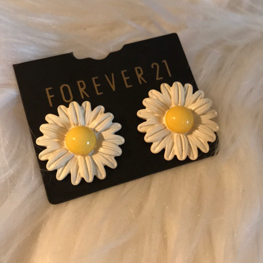 Daisy Forever 21 Earrings
